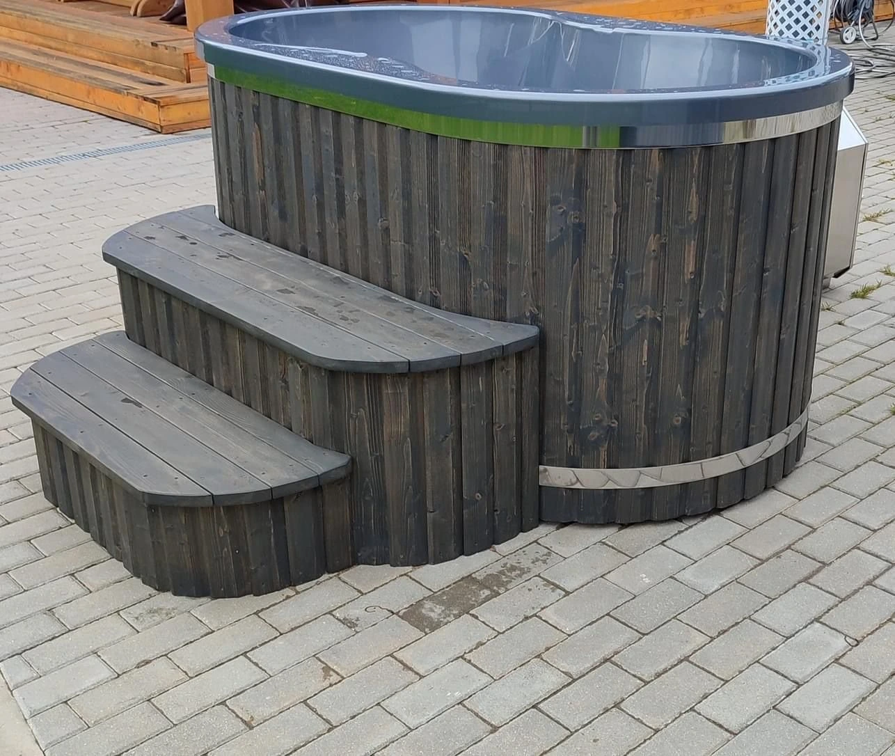 Badestamp med termolokk og tretrapp