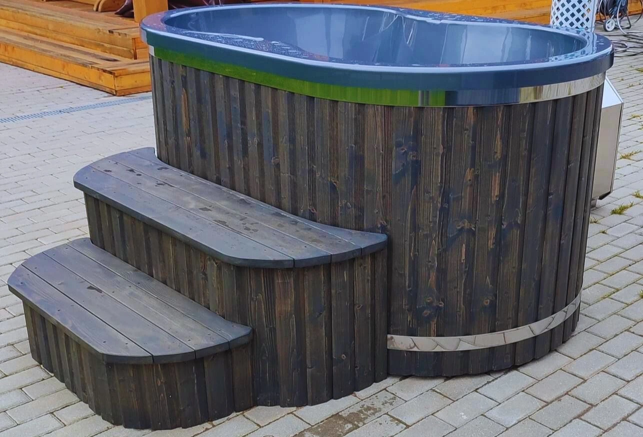Hottub Ofuro op bestratingsstenen