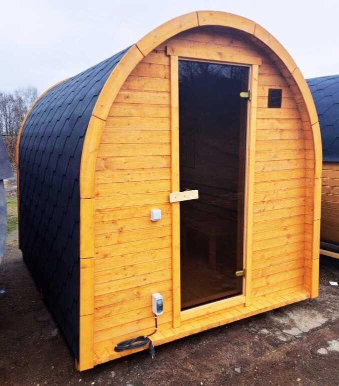 Kegelvormige sauna met glazen deur