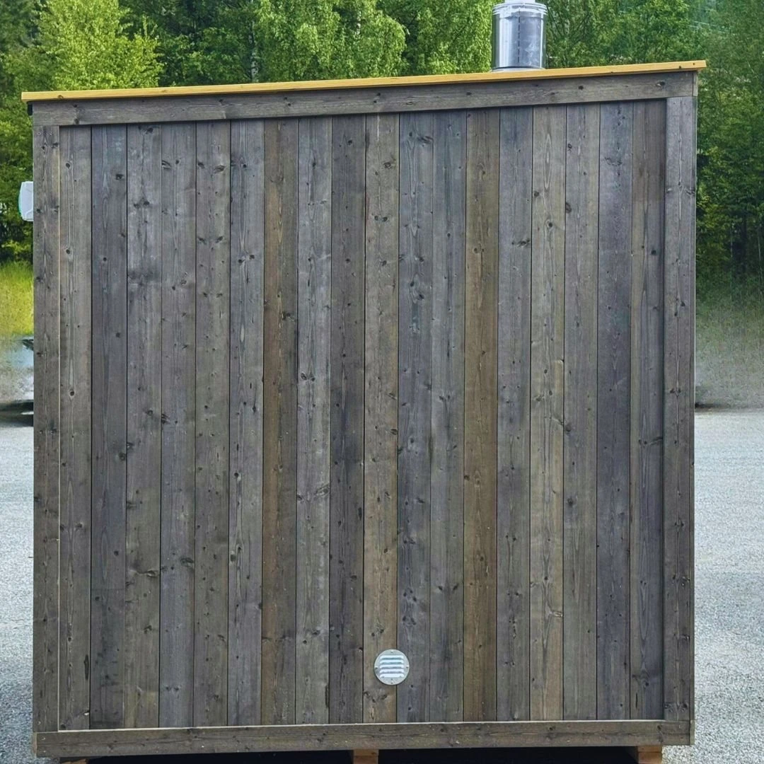 Vierkante sauna van achteren gezien